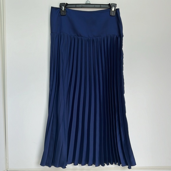 Blue Pleated Midi Skirt A-line Size 6P Shiny Fabric - Picture 4 of 9